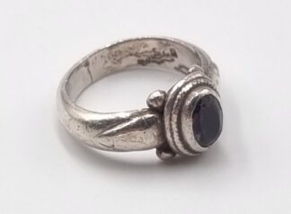 LOT 371 (33069) Est R200 to R400 - A Ladies Sterling Silver Ring
