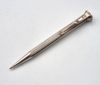 LOT 387 () Est R300 to R600 - A Continental Silver Pencil