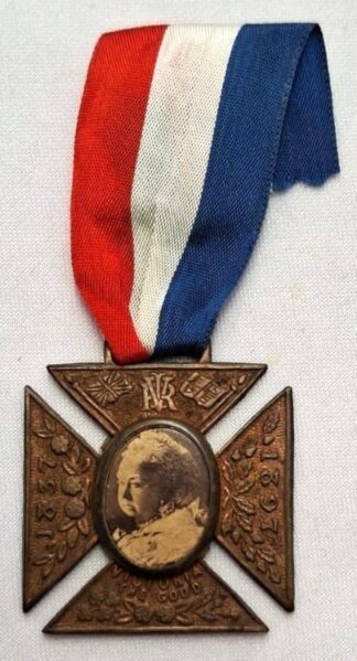 LOT 166 (32907) Est R200 to R400 - 1 x 1897 Queen Victoria Diamond Jubilee / 60th Year of Reign Cross Commemorative Medal