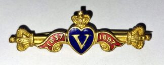 LOT 182 (32907) Est R100 to R300 - 1 x Gilt metal and Enamel Queen Victoria Diamond Jubilee 1837-1897 Bar Brooch