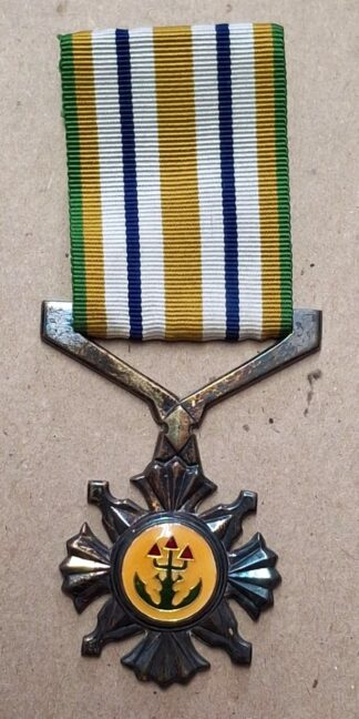 LOT 203 (32582) Est R1000 to R3000 - 1 x South African Police Star for Outstanding Service Awarded to Mnr. W.A. Cruywagen