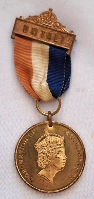 LOT 221 (32907) Est R200 to R400 - 1 x 1953 Queen Elizabeth II Coronation Commemorative Medal with Umtali (Rhodesia) Clasp