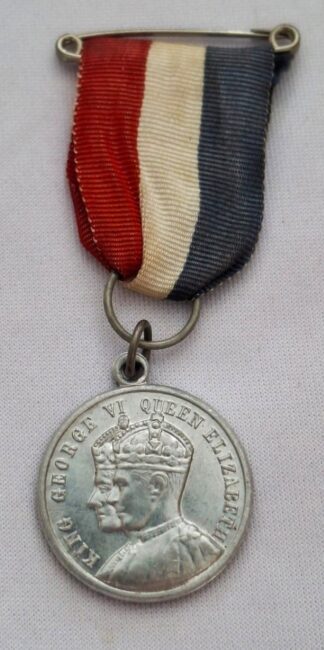 LOT 233 (32907) Est R100 to R300 - 1 x 1947 Southern Africa Royal Visit Commemorative Medal of King George VI and Queen Elizabeth.