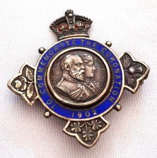LOT 251 (32907) Est R100 to R300 - 1 x 1902 Silver Coronation of King Edward VII and Queen Alexandra Lapel Badge