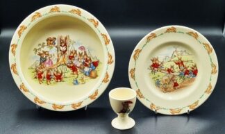 LOT 126 (32925) Est R400 to R800 - A Post-war Royal Doulton Bunnykins Nurseryware Round Baby Plate (Large)