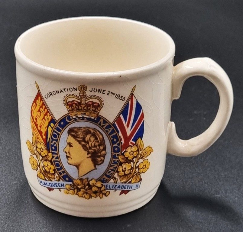 LOT 153 (325) Est R400 to R800 – A Commemorative 1911 Coronation Enamel Beaker - Image 4