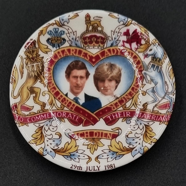 LOT 153 (325) Est R400 to R800 – A Commemorative 1911 Coronation Enamel Beaker - Image 5