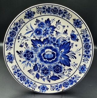 LOT 164 (32939) Est R400 to R800 - A Classic Delfts Blauw Blue and White Handwerk Wall-plate