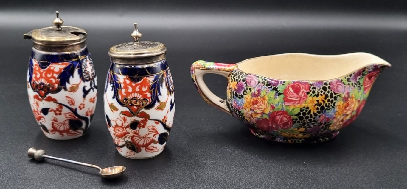LOT 128 (32935) Est R200 to R400 – A Late Victorian Royal Crown Derby King’s Imari pattern Mustard Pot and matching pepperette with EPNS Mounts