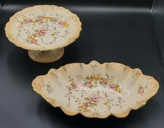 LOT 139 (32935) Est R500 to R1500 - An Ealy 20th Century Crown Devon (S.F.)Fieldings Blushware/Blush Ivory May pattern Dessert Comport and matching Fruit Dish