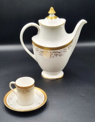 LOT 161 (32940) Est R1000 to R3000 - A Set of 10 x Royal Doulton Belmont pattern Demitasse Cups and Saucers