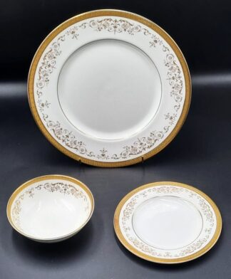 LOT 159 () Est R2000 to R4000 - A Royal Doulton Belmont pattern Setting for 12 Dinner Service (37pcs)