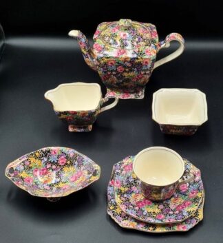 LOT 127 (32923) Est R300 to R600 - 4 x Grimades Royal Winton Chintz Hazel pattern Tea trios circa 1930s
