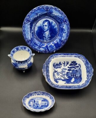 LOT 142 (32935) Est R500 to R1500 - A Collection of Assorted Glazed  Blue and White  Earthenware pieces (6pcs)