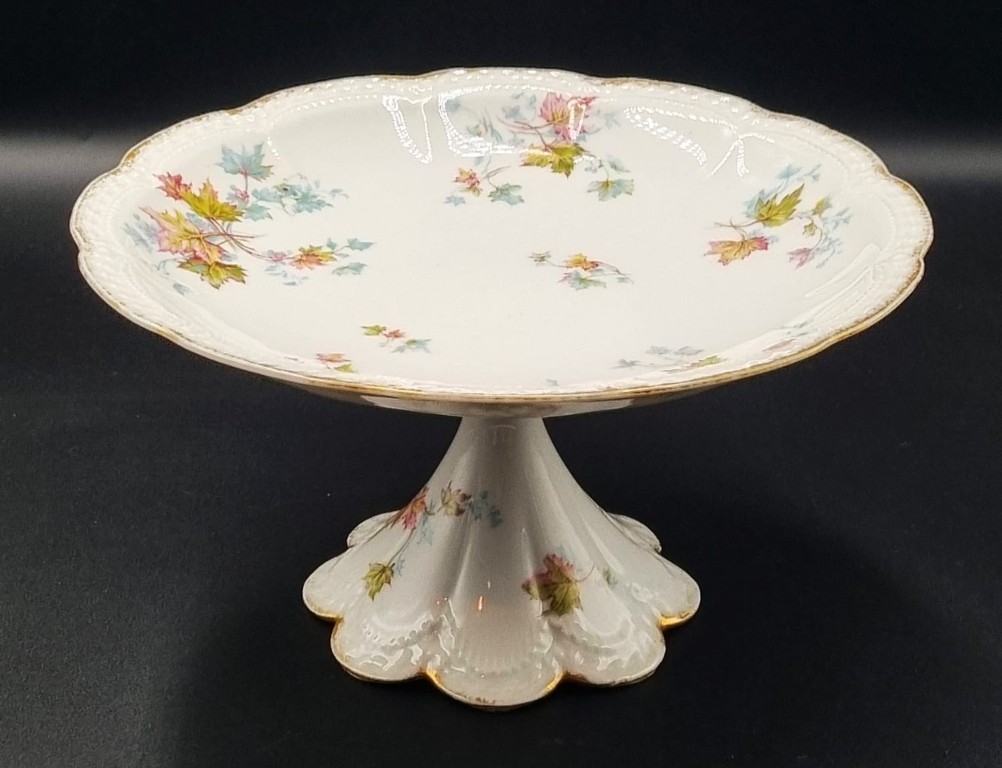 LOT 143 (32935) Est R300 to R600 – An Early 20th Century French Frank Haviland Limoges footed Porcelain Dessert Comport - Image 2