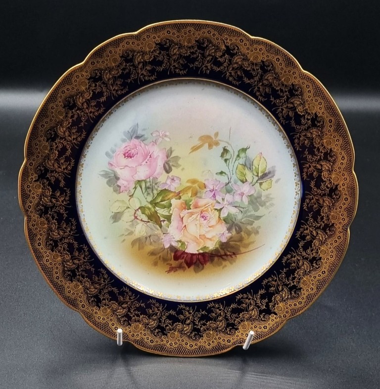 LOT 143 (32935) Est R300 to R600 – An Early 20th Century French Frank Haviland Limoges footed Porcelain Dessert Comport - Image 3