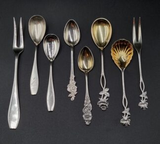 LOT 3 (330323) Est R1000 to R3000 - 2 x Graduated Matched Early 20th Century Pre-WWII period Finnish Silver Plain Fiddle pattern variant (Sileä) pattern Functionalist-style Condiment Spoons