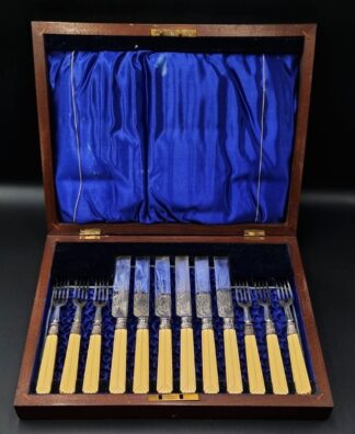 LOT 48 (32934) Est R300 to R600 - An Early 20th Century English Bone hafted Setting for 6 Fruit Set