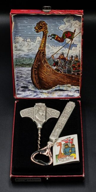 LOT 61 (33069) Est R400 to R800 - A Norwegian Konge Tinn (Royal Pewter) Saint Olav and His Men pattern 2-piece Gift Set with Norse Overtones