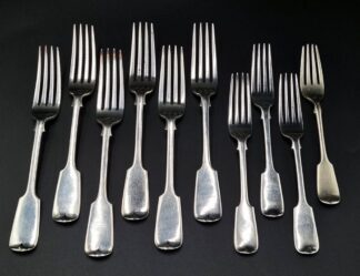 LOT 13 (32914) Est R12000 to R20000 - 6 x Edward VII Silver Fiddle pattern Table Forks
