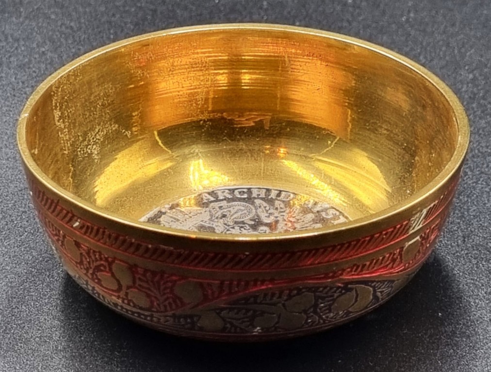 LOT 22 (33046) Est R100 to R300 – A Vintage Turkish Brass Sweetmeats Dish