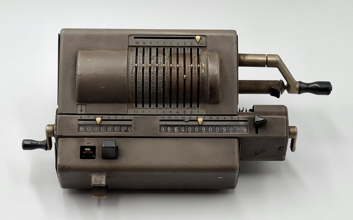 LOT 193 (32943) Est R300 to R600 – A Mid 20th Century Swedish Manufactured ORIGINAL ODHNER Mechanical Calculator (Model 229) - Image 4