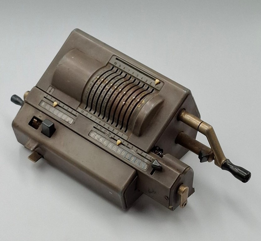 LOT 193 (32943) Est R300 to R600 – A Mid 20th Century Swedish Manufactured ORIGINAL ODHNER Mechanical Calculator (Model 229) - Image 5
