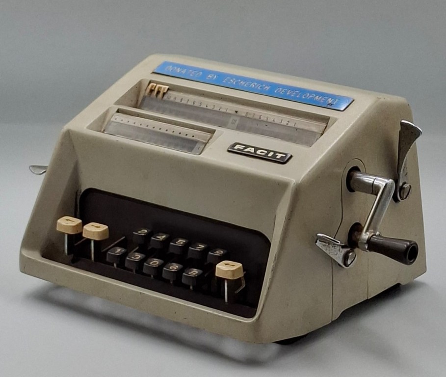 LOT 192 (32943) Est R300 to R600 – A Mid 20th Century Swedish Manufactured FACIT A B Mechanical Calculator circa 1960s (Model C1-13) - Image 2
