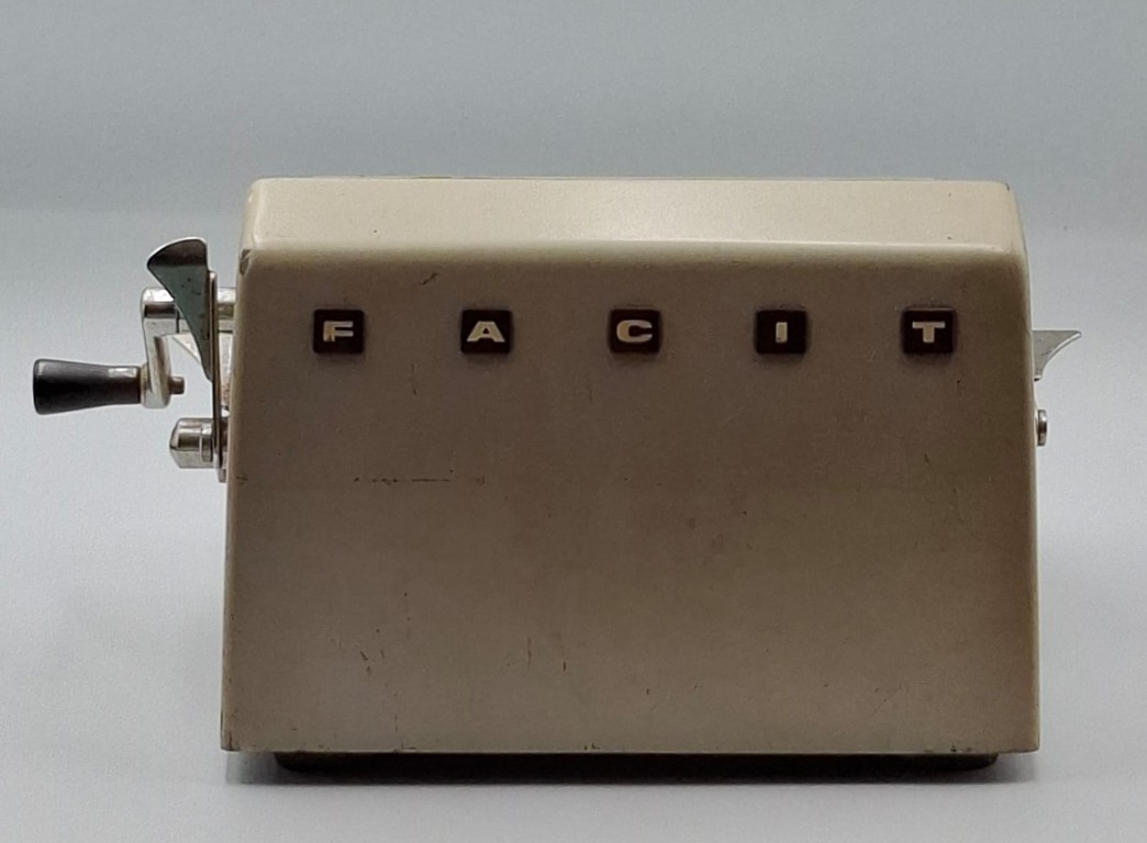 LOT 192 (32943) Est R300 to R600 – A Mid 20th Century Swedish Manufactured FACIT A B Mechanical Calculator circa 1960s (Model C1-13) - Image 3