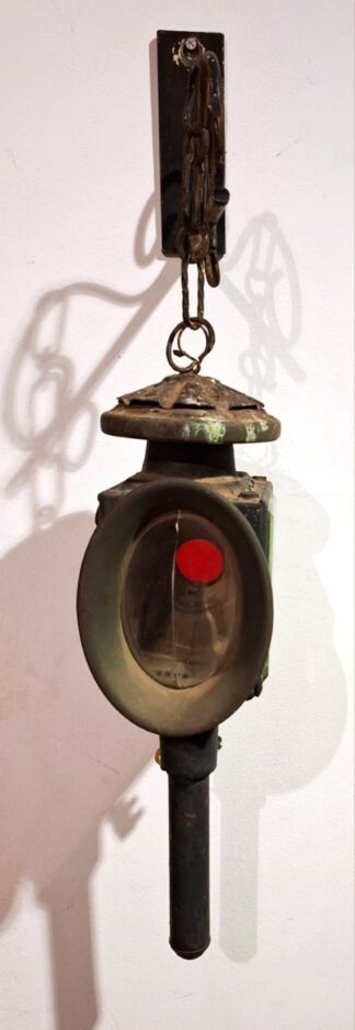 LOT 201 (32944) Est R500 to R1500 - A Late 19th Century - Early 20th Cast Black Painted Metal Coach Lamp