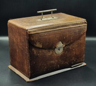 LOT 187 (325) Est R1000 to R3000 - An Edwardian Gentleman's Leather  Portable Stationery Bureau Case/Stationery Cabinet