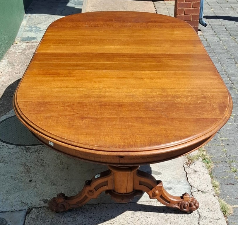 LOT 221 (33110) Est R10000 to R30000 – A Magnificent and Imposing Mid-Victorian Oakwood and Veneer Renaissance-Revival Extendable Dining Table with Dual Crank Wound Mechanism circa 1870 - Image 2