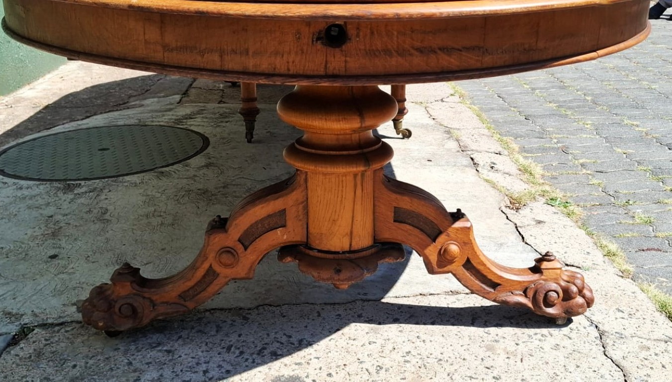 LOT 221 (33110) Est R10000 to R30000 – A Magnificent and Imposing Mid-Victorian Oakwood and Veneer Renaissance-Revival Extendable Dining Table with Dual Crank Wound Mechanism circa 1870 - Image 3