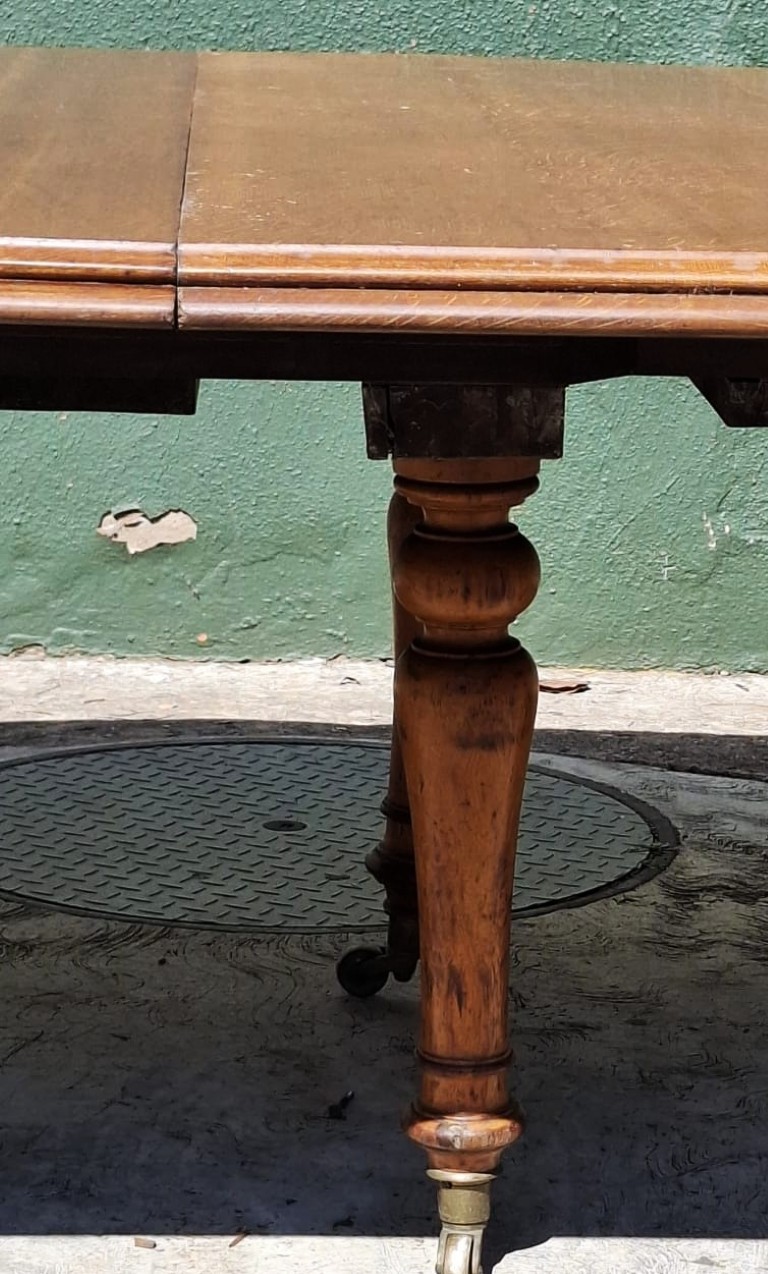 LOT 221 (33110) Est R10000 to R30000 – A Magnificent and Imposing Mid-Victorian Oakwood and Veneer Renaissance-Revival Extendable Dining Table with Dual Crank Wound Mechanism circa 1870 - Image 4