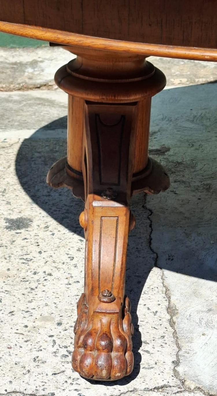LOT 221 (33110) Est R10000 to R30000 – A Magnificent and Imposing Mid-Victorian Oakwood and Veneer Renaissance-Revival Extendable Dining Table with Dual Crank Wound Mechanism circa 1870 - Image 5