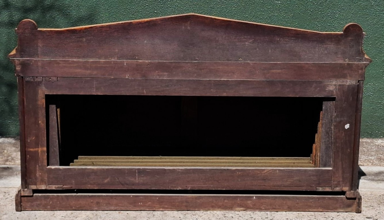 LOT 221 (33110) Est R10000 to R30000 – A Magnificent and Imposing Mid-Victorian Oakwood and Veneer Renaissance-Revival Extendable Dining Table with Dual Crank Wound Mechanism circa 1870 - Image 9