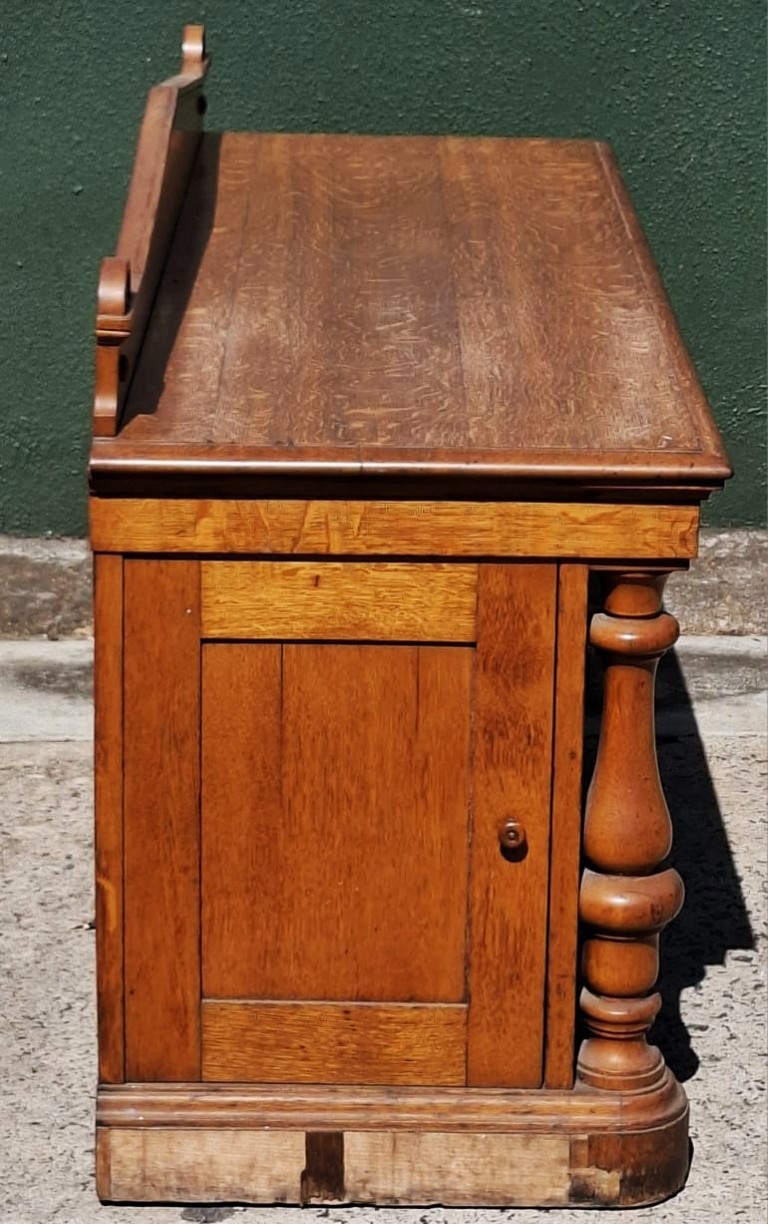 LOT 221 (33110) Est R10000 to R30000 – A Magnificent and Imposing Mid-Victorian Oakwood and Veneer Renaissance-Revival Extendable Dining Table with Dual Crank Wound Mechanism circa 1870 - Image 11