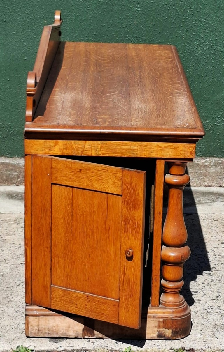 LOT 221 (33110) Est R10000 to R30000 – A Magnificent and Imposing Mid-Victorian Oakwood and Veneer Renaissance-Revival Extendable Dining Table with Dual Crank Wound Mechanism circa 1870 - Image 12