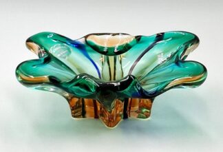 LOT 161 (32947) Est R400 to R800 - A Vintage Small Italian Murano Sweet Bowl