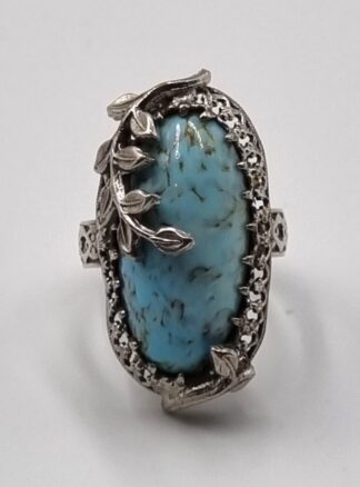 LOT 304 (329513) Est R500 to R1500 - A Ladies Sterling Silver Dress Ring