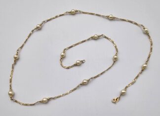 LOT 307 (329516) Est R5000 to R15000 - A Ladies 9ct Yellow Gold Fine-link Edwardian-style Guard Chain