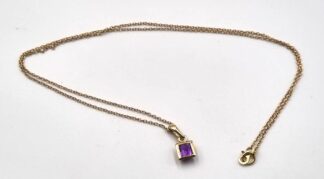 LOT 315 (3295114) Est R1000 to R3000 - A Ladies 9ct Strawberry Gold Dainty Pendant Necklace