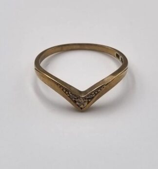 LOT 319 (3295118) Est R500 to R1500 - A Ladies 8ct Yellow Gold Wishbone Ring