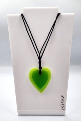 LOT 382 (33081) Est R400 to R800 - A Modern Ladies Zsiska Designer Handcrafted Resin Prima Heart Pendant Necklace