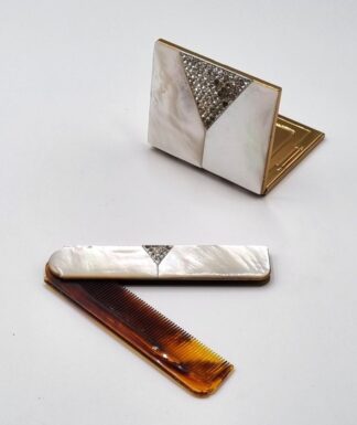 LOT 321 (3295120) Est R300 to R600 - A Vintage Ladies  Art Deco-style Mother-of-pearl and Diamante set Powder Compact and  Matching Fold-away Haircomb