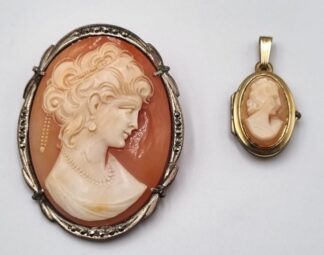 LOT 394 (32938) Est R500 to R1500 - A Vintage Continental Silver Framed Marquisite Set Cameo Brooch Pendant Frame