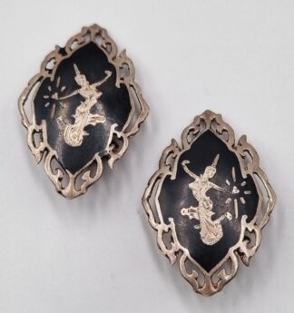 LOT 346 (33081) Est R100 to R300 - A Pair of Vintage Siamese Ladies Niello and Sterling Silver Stylised Cut pattern Shield Shape Clip on Earrings