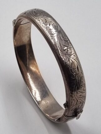 LOT 354 (33081) Est R500 to R1500 - An Elizabeth II  Ladies Silver Hollow-cast Bangle