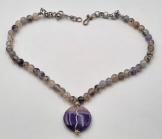 LOT 358 (33081) Est R400 to R800 - A Ladies Silvered Metal Curb Link and Purple Spider Web Agate Bead Necklace