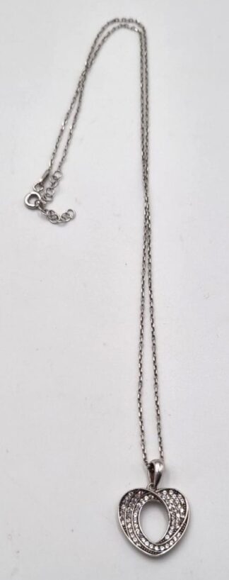 LOT 365 (33081) Est R300 to R600 - A Ladies Sterling Silver Neck Chain